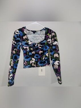 Monki Floral Long Sleeve Crop Top - XS - Sweetheart Neckline